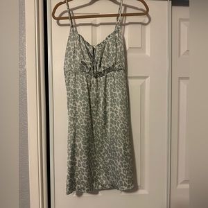 Cute really comfortable dress never worn just took the tags off  size L